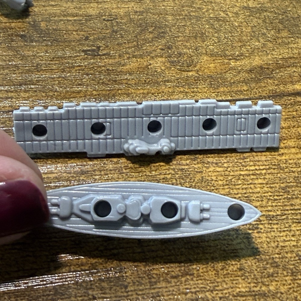 BATTLESHIP Game replacement parts pcs 2 Ships Carrier 5 Hole Battleship 4 Hole